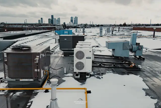 Rooftop condensing units on a commercial building