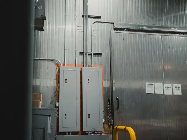 Electrical disconnects on a walk-in wall